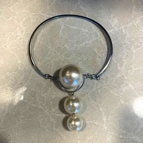 Women's Statement necklace large imitation faux pearls Iron curved silver chain - Picture 3 of 8